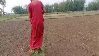 Bhabhi Genit Nakal Menggoda Tetangga Di Ladang, Aksi Panas Desi Yang Bikin Greget