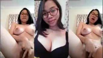 Gadis Seksi Dengan Bulu Kemaluan Tebal Yang Bergairah