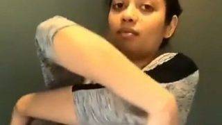 Video Nisha Telanjang Dada Melepas Kaos Desi