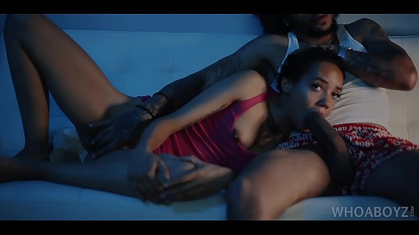 Anak Tiri Dipaksa Ngentot Dan Dihisap Kontol Ayah Tirinya Saat Ibu Pergi