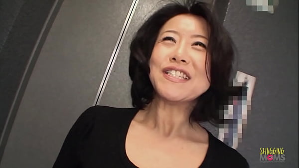 Wanita Asia Matang Tak Sabar Menjejalkan Semua Mainan Seks Ke Dalam Vaginanya Yang Basah