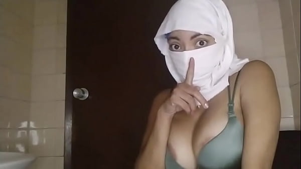 Istri Arab Muslim Nakal Masturbasi Diam-diam Sembur Basah Saat Suami Pergi