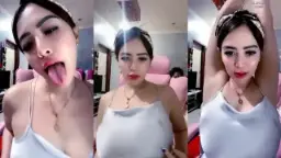 Beeflo Pamer Ketiak Mulus Yang Bikin Gregetan