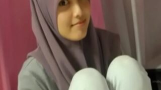 Mahasiswi Panas Rekam Video Bugilnya Di Kamar Asrama