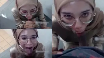 Skandal Pegawai Negeri Berhijab Ngentot Di Kamar Mandi