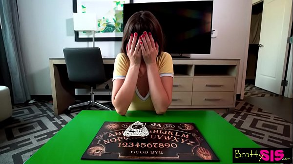 Gadis Nakal – Ngewe Kakak Tiri Biar Tetep Hidup