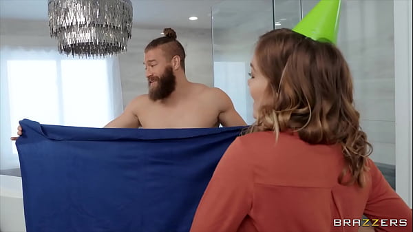 Goyang Ganas Dengan Cewek Seksi Serumahku / Download Lengkap Di Brazzers