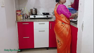 Bokep India: Bhabhi Mesum Digituhin Kontol Gede Di Dapur