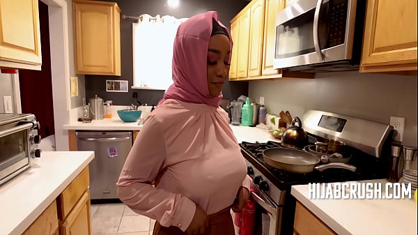 Curvy Ebony Berhijab Nunggingin Kontol Kayak Pro- Lily Starfire