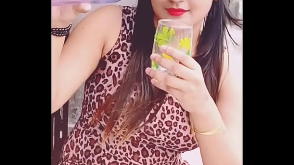 Cewek India Ngesot Sambil Buka Kaki, Pose Bikin Ngilu