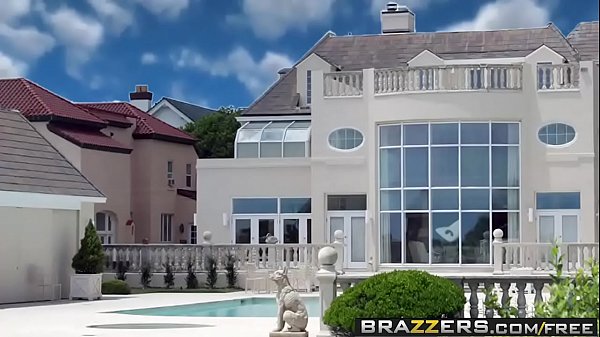 Nonton Angelina Valentin Di Brazzers, Dua Kontol Besar Main Di Bokong Dan Memek Sekaligus, Bikin Muncrat!