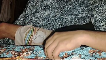 Malam Ini, Ibu Tiri Aku Kasih Sensasi Gila, Jari Dua Masuk Ke Dalam, Air Manisnya Muncrat Puas.