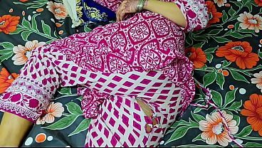 Ibu Tiri Celananya Sobek, Lalu Anak Tiri Ngentot Memek Ibu Tiri, Pantat Bulatnya Digenjot.