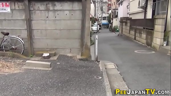 Orang Asia Ngocok Di Tempat Umum