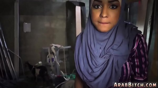 Gadis Arab Remaja Dan Wanita Muslim, Pantat Mulus Di Titik Jatuh, 23 Km Dari Luar Batas.