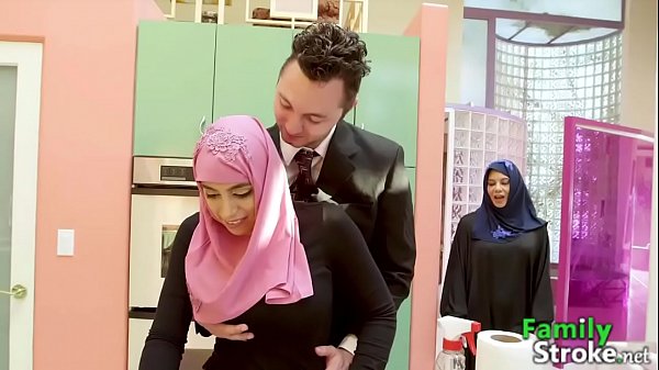Sensasi Arab: Adik Tiri Menggoda Batang Keras Kakak Tirinya