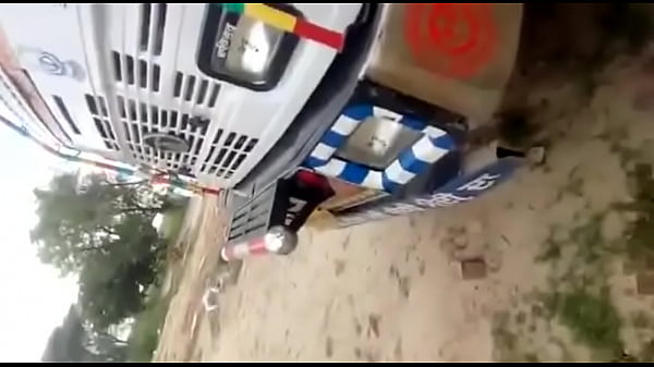 Goyangan Panas Di Bak Truk
