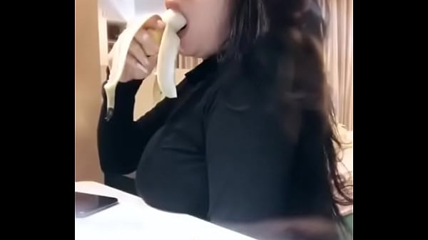 Monica Adhea Mengocok Kontol Panas Model Indonesia Yang Menggairahkan