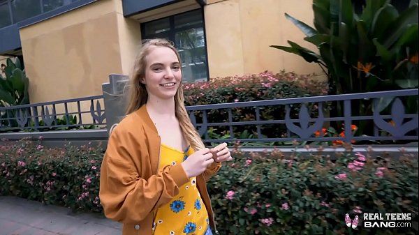 Gadis Rusia Mungil Digeber Hingga Kepetak-petak