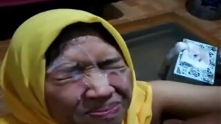 Cewek Bangladesh Dikasih Pancut Muka Sama Pacarnya.