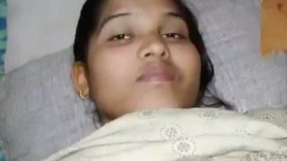 Gadis Penjaga Toko Bunga India, Keerthi, Digebukin Di Rumah Dengan Nafsu.