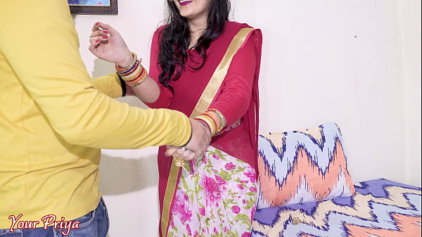 Desi Bhabhi Ngaceng, Kontol Dimasukin Ke Pantat Abis Ngeblowjob Dalem. Video Bokep Hindi.