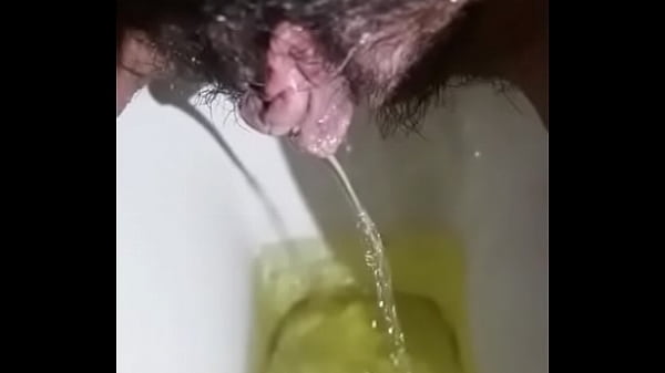 Desi Cewek India Ngocok Pipis Di Toilet Umum