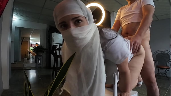 Ibu-ibu Berhijab Dikocok Keras, Air Mani Muncrat Di Pantatnya Setelah Digebukin Brutal – Ngaceng Hijab