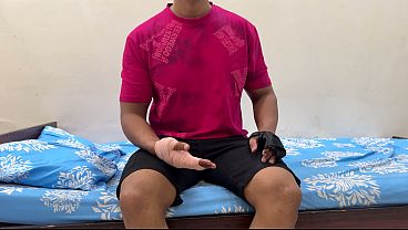Ibu Tiri Bantu Anak Tiri Yang Luka Mandi, Lalu Menggoda Dan Berakhir Ngecap Kontolnya Sebelum Digenjot Keras.