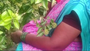 Bhabhi India Desa, Main Di Luar, Makin Basah Kena Angin.