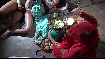 Ibu Tiri Di Dapur, Siap Masak Pakai Bumbu Rahasia, Gerakannya Bikin Grogi.