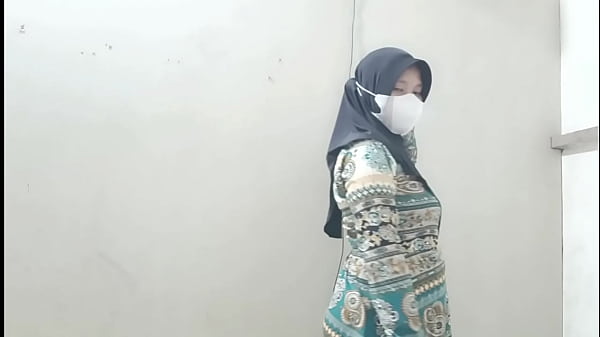 Ngentotin Bini Tetangga Pas Suaminya Ngantor, Enak Banget Rasanya.