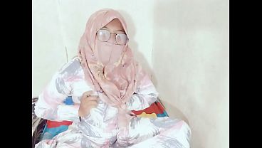 Tante Senggol Ngehe, Colmek Botol Sampe Muncrat Viral.