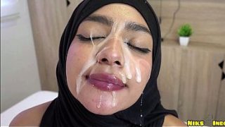 Muslimah Cewek Hijab Digebukin Sampe Crot Di Dalem.
