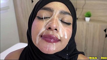 Muslimah Cewek Hijab Digebukin Sampe Crot Di Dalem.