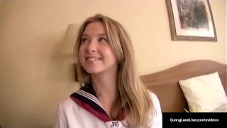 Pelajar Amerika Sunny Lane Dicocol Memek Basahnya Sama Orang Asia Horny!