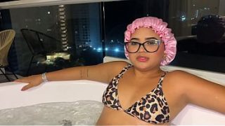 Madrastra Jalang Mandi Bugil Bareng Anak Tiri Di Jacuzzi, Sambil Minta Ditusuk Waktu Bapa Lagi Pergi.