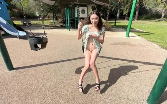 Bokep! Amber Summer Main Di Tempat Umum Dan Disemprot Kontol