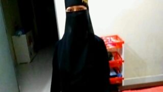 Cewek Hijab Nakal Digebukin Sama Selingkuhannya Di Pakistan.