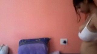 Tonton Video Desi Montok Seksi Buka Baju, Bikin Makin Panas!