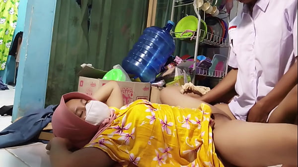 Mau Berangkat Sekolah, Malah Disetubuhi Ibu Tiri Dulu Biar Puas.