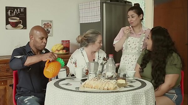 Rumah Mesum – Suami Di Tandukin, Nyokap Genit, Pembantu Anggota Semua | Emme White, Alessandra Maia, Agatha Ludovino, Capoeira.