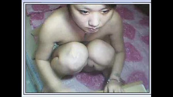 Gadis China Mungil Siap Buka Kaki Di Depan Kamera