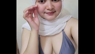 Hari-hari Pertama Goyang Twerk Pakai Hijab, Bikin Makin Panas Dan Bikin Ngilu