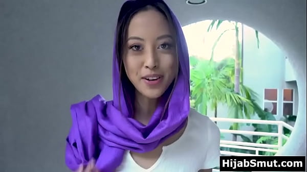 Gadis Muslimah Belia Yang Lagi Horny, Pikirannya Nggak Bisa Lepas Dari Pengen Digenjot Terus.