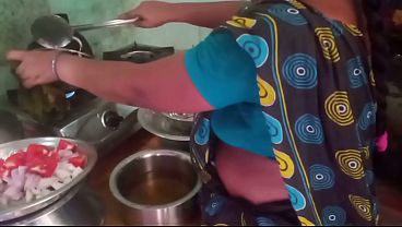 Ibu Rumah Tangga India Lagi Masak Sambil Main-main Sama Pacar, Bikin Dapur Makin Panas Dan Basah.