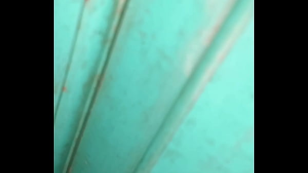 Ngintip Puki Istri Tetangga Kos Yang Sengaja Ngelubangin Pintu Kamar Pas Suaminya Cabut, Langsung Digodain Buat Ngentot Sampai Crot.