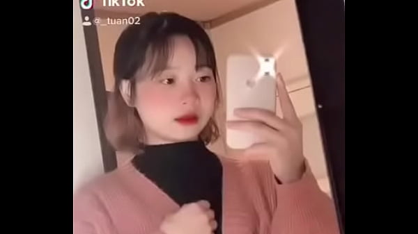Goyangin Pantat Montok Di Tiktok, Bikin Keringetan Lihatnya