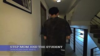 Ibu Tiri Dan Muridnya Yang Lagi Kepanasan.