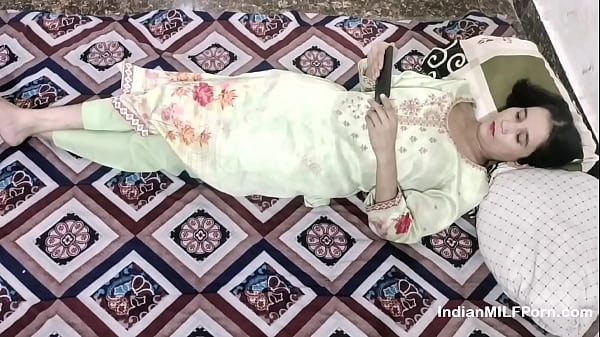 Cewek India Nonton Bokep Di Hp, Dijebol Habis-habisan Sama Kakak Tiri – Audio Hindi